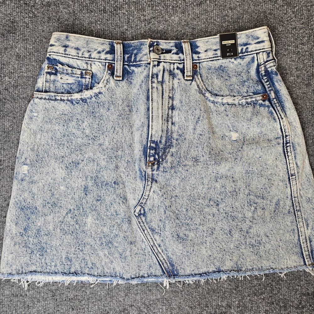 NWT Abercrombie And Fitch Womens Denim Mini Skirt Size 27/4 Natural Rise Raw Hem